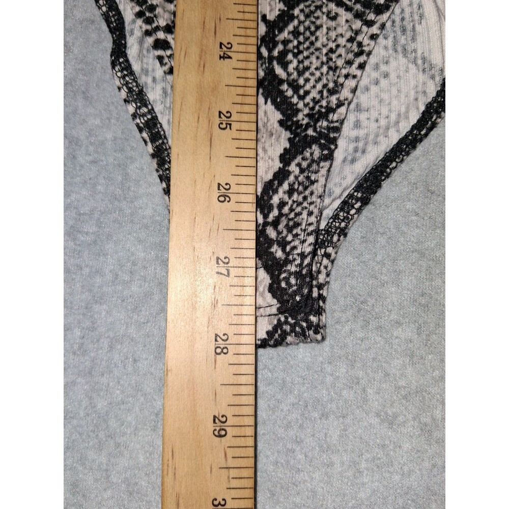 GB Gianni Bini Sleeveless Bodysuit Womems XS Snakeskin Vneck Festival Rave Glam - Picture 7 of 9